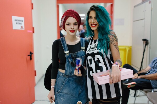 Backstage στο live του X-Factor: εκεί που πεθαίνει το εναλλακτικό