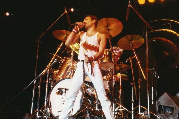 Τι απέγινε ο δημοσιογράφος που η μόνη επιτυχία του ήταν το ομοφοβικό παραλήρημα εναντίον του Freddie Mercury;