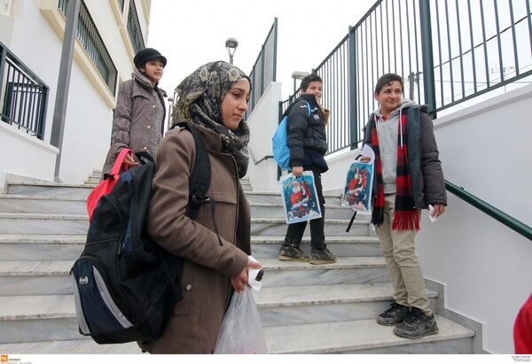 Στη Χίο 1130 γονείς ζητούν με εξώδικο να μην πάνε τα προσφυγόπουλα σχολείο μαζί με τα παιδιά τους
