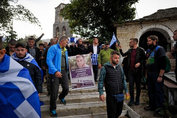 Φωτογραφίες από την κηδεία του Κωνσταντίνου Κατσίφα - Θρήνος και πλήθος κόσμου στους Βουλιαράτες