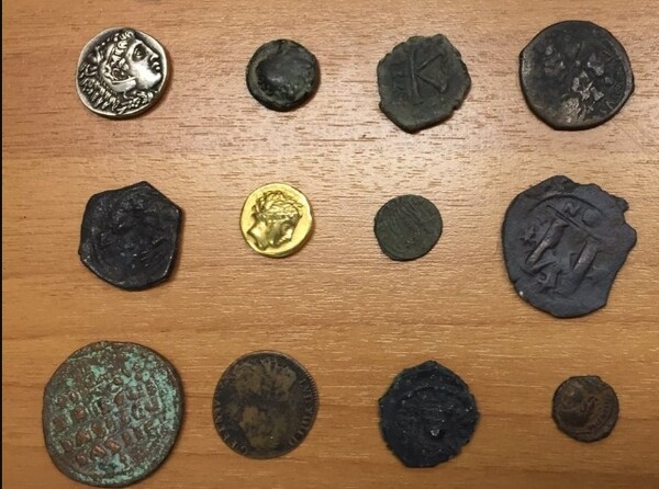 Συνελήφθη αντρόγυνο που πουλούσε βυζαντινά νομίσματα μέσω Διαδικτύου