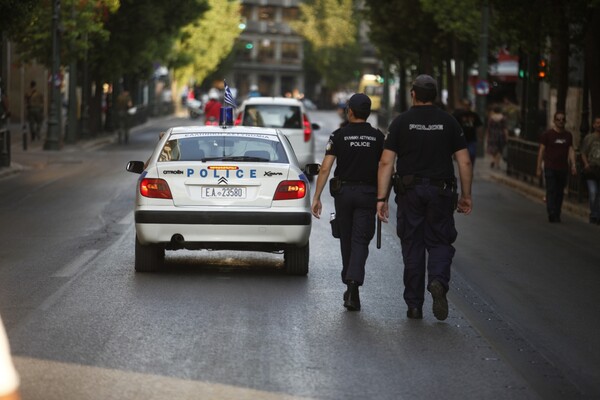 Ξυλοκόπησαν και απήγαγαν αστυνομικό στη Νίκαια - Τον βρήκαν δεμένο και φιμωμένο