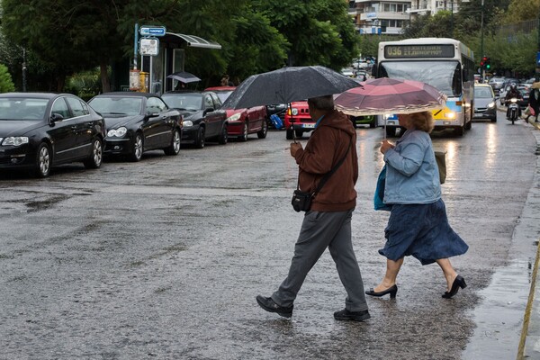 Επιδείνωση του καιρού με βροχές και καταιγίδες