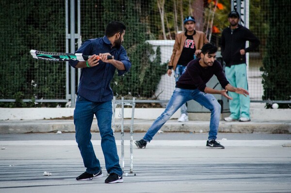 Οι Πακιστανοί της Αθήνας παίζουν κρίκετ