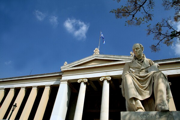 Φοιτητές εγκλώβισαν καθηγητές μέσα σε αίθουσα του Πανεπιστημίου Αθηνών