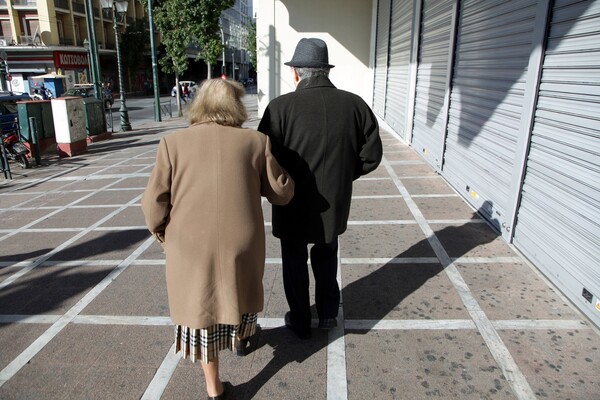 Το «brain drain» των ηλικιωμένων: Έλληνες συνταξιούχοι μεταναστεύουν στη Βουλγαρία για να επιβιώσουν