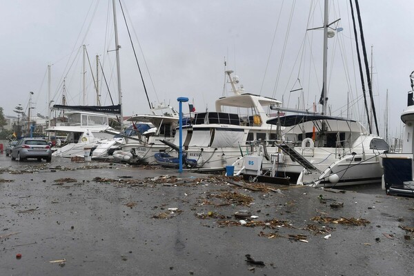 Βυθίστηκαν σκάφη από τον χτεσινό κυκλώνα (ΦΩΤΟΓΡΑΦΙΕΣ)