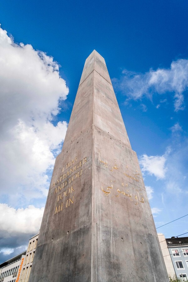 Το Κάσελ θα αφαιρέσει τελικά από την κεντρική πλατεία το μνημείο για τους πρόσφυγες της Documenta