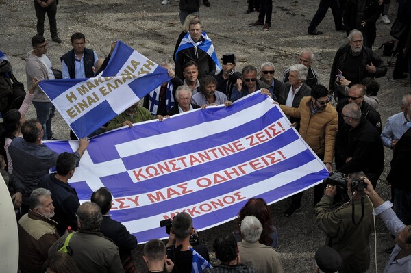 Φωτογραφίες από την κηδεία του Κωνσταντίνου Κατσίφα - Θρήνος και πλήθος κόσμου στους Βουλιαράτες