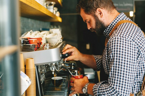Ένας κορυφαίος barista μας λύνει όλες τις απορίες για τον καλό καφέ