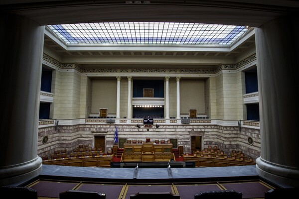 Έτοιμος ο νέος εντυπωσιακός θόλος της Βουλής (ΦΩΤΟΓΡΑΦΙΕΣ)