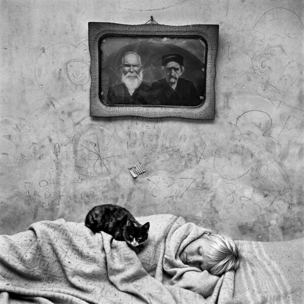 Ο κορυφαίος φωτογράφος Roger Ballen μιλά στο LIFO.gr