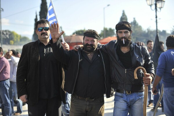 Aυτός είναι ο αγρότης που έσπασε το ίντερνετ