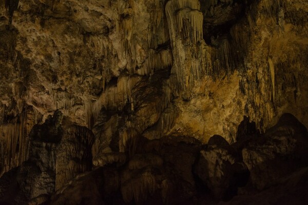 Πώς μια παρέα πέντε νεαρών εντόπισε ένα μοναδικό σπήλαιο στην Ισπανία