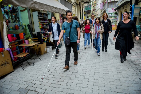 Ξαφνικά τυφλός μέσα στην Αθήνα - Ημέρα λευκού μπαστουνιού