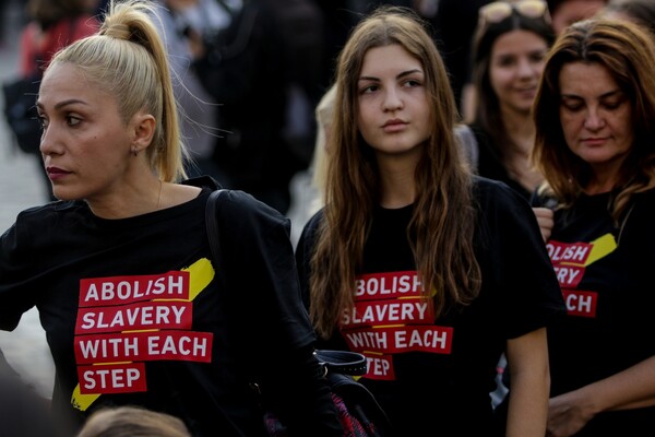 Στα μαύρα κατά της εμπορίας ανθρώπων - Φωτογραφίες από το Walk For Freedom στην Αθήνα