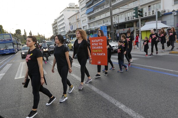 Στα μαύρα κατά της εμπορίας ανθρώπων - Φωτογραφίες από το Walk For Freedom στην Αθήνα