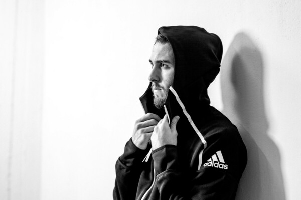 Όταν κορυφαίοι Έλληνες αθλητές φωτογραφίζονται με το νέο adidas Hoodie
