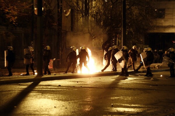 Τα ίδια κάθε χρόνο στα Εξάρχεια - Φωτογραφίες από τα επεισόδια