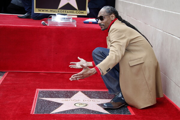 Ο Snoop Dogg απέκτησε αστέρι στη Λεωφόρο της Δόξας και ευχαρίστησε τον εαυτό του γι' αυτό