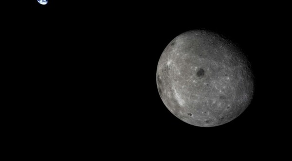 Για πρώτη φορά διαστημικό σκάφος στη σκοτεινή πλευρά της Σελήνης -