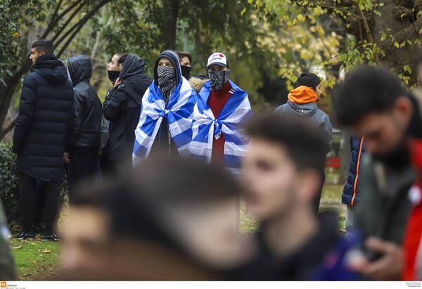 Μαθητής βγήκε με άλογο στη Θεσσαλονίκη για να διαμαρτυρηθεί για την Μακεδονία