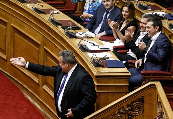 Άγρια κόντρα στη Βουλή: Τι απάντησαν Τσίπρας και Καμμένος στην Γεννηματά