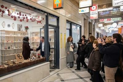 Οκτώ νέα καταστήματα δίνουν και πάλι πνοή στη Στοά Εμπόρων