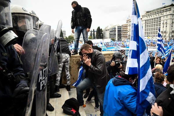 Ένταση και χημικά στο συλλαλητήριο στο Σύνταγμα