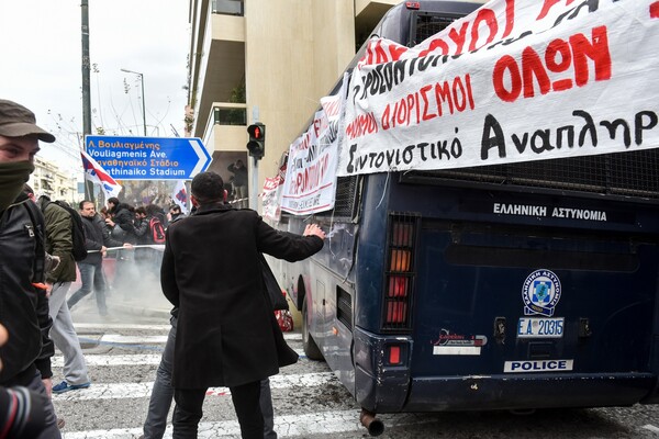 Γεροβασίλη κατά ΜΑΤ για τους τραυματισμούς διαδηλωτών στο συλλαλητήριο των εκπαιδευτικών