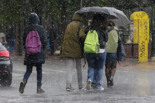 Καιρός: Βροχές και χαμηλές θερμοκρασίες
