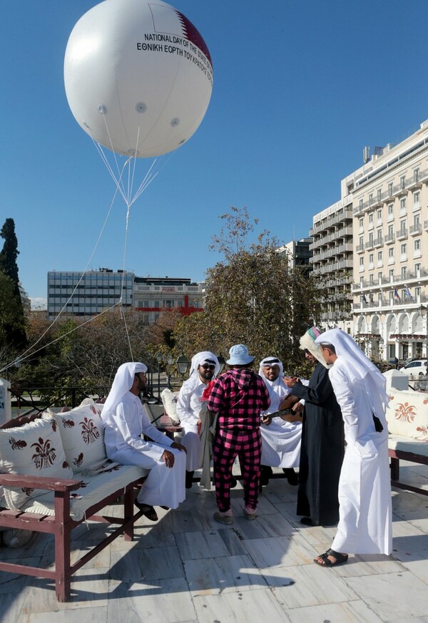 Εξωτικό Σύνταγμα: Βεδουίνοι και γεράκια στη γιορτή του Κατάρ στο κέντρο της Αθήνας