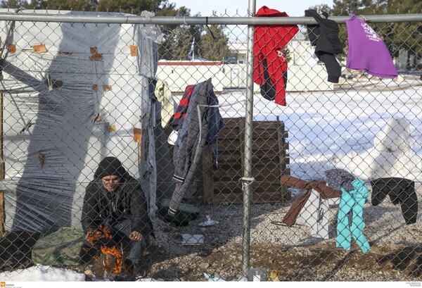 Die Zeit: Χιλιάδες μετανάστες που ζούσαν στην Ελλάδα επέστρεψαν στις πατρίδες τους