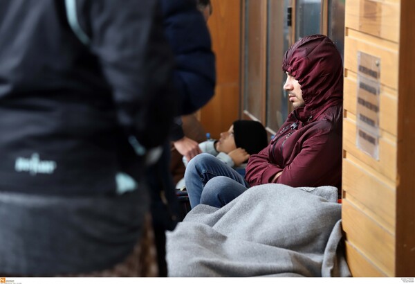Spiegel: Βίαιες επαναπροωθήσεις μεταναστών στον Έβρο - Τους επέστρεψαν στην Τουρκία με τα εσώρουχα