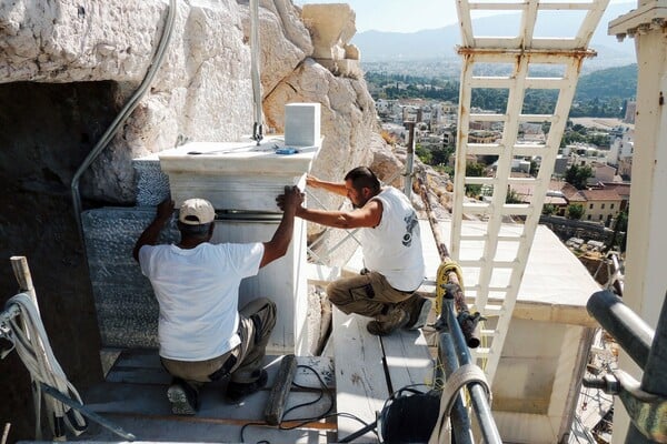 Μπήκαμε στο κρυμμένο «μυστικό» της Ακρόπολης