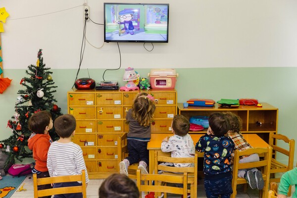 Τα εγκαταλελειμμένα παιδιά βρίσκουν ξανά το χαμόγελό τους στο Νηπιοτροφείο Καλλιθέας