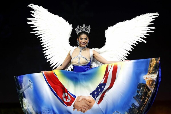Τα θεαματικά κοστούμια του Miss Universe - Mε παραδοσιακή στολή η Ιωάννα Μπέλλα και η πρώτη transgender υποψήφια