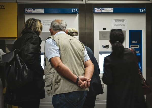 Τα ηλεκτρονικά εισιτήρια στα ΜΜΜ, τα μηχανάκια στους πεζόδρομους και τα σκουπίδια στο mall της Νερατζιώτισσας