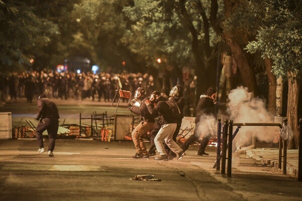 Τα ίδια κάθε χρόνο στα Εξάρχεια - Φωτογραφίες από τα επεισόδια