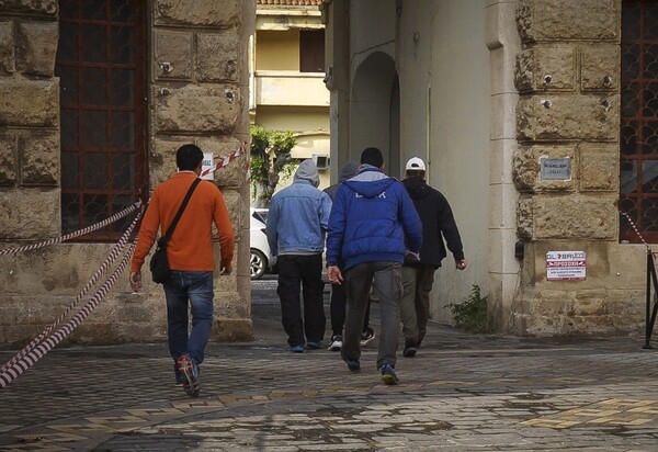 Ρόδος: Προσπάθησαν να λιντσάρουν τους κατηγορούμενους για τον φόνο της Ελένης Τοπαλούδη