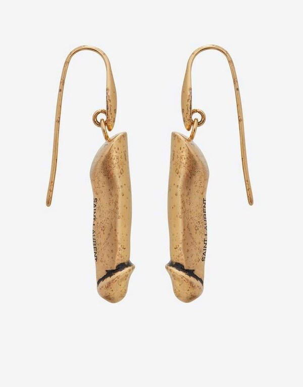 Ο οίκος Yves Saint Laurent κυκλοφόρησε σκουλαρίκια σε σχήμα φαλλού και ασορτί κολιέ