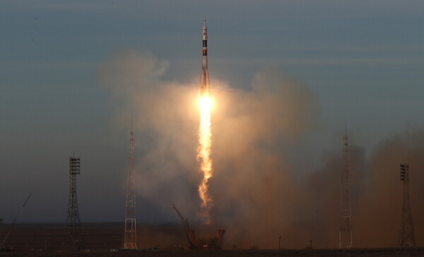 Δείτε φωτογραφίες από τον πύραυλο Σογιούζ που εκτόξευσαν σήμερα οι Ρώσοι