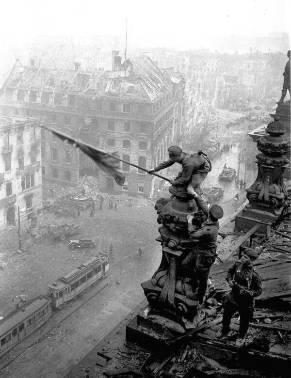 Όταν οι σύμμαχοι μπήκαν στο βομβαρδισμένο Βερολίνο (1945)