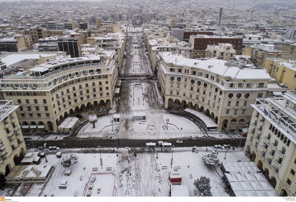 Η υπέροχη χιονισμένη Θεσσαλονίκη από ψηλά - Αεροφωτογραφίες