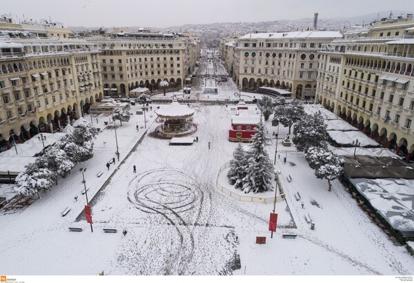 Η υπέροχη χιονισμένη Θεσσαλονίκη από ψηλά - Αεροφωτογραφίες