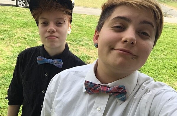 Transgender αδέρφια που έκαναν coming out ως αγόρια την ίδια χρονιά μιλούν για τις δυσκολίες και τη νέα ζωή
