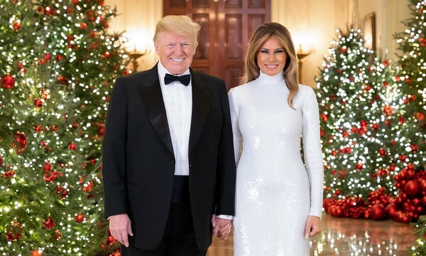 Καλά στοιχειωμένα Χριστούγεννα από το ζεύγος Τραμπ