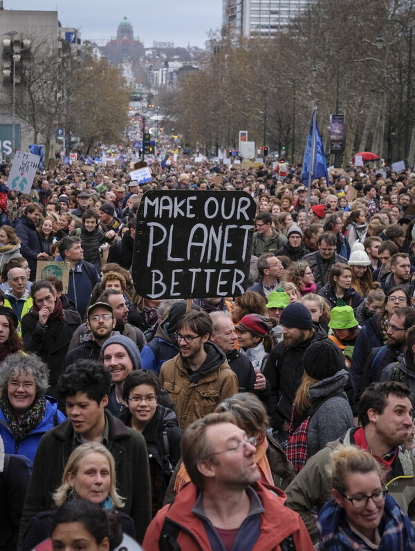 Χιλιάδες Βέλγοι κατέβηκαν στους δρόμους για την κλιματική αλλαγή