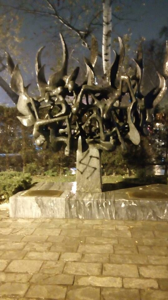 Βεβήλωσαν το μνημείο του Ολοκαυτώματος στη Θεσσαλονίκη