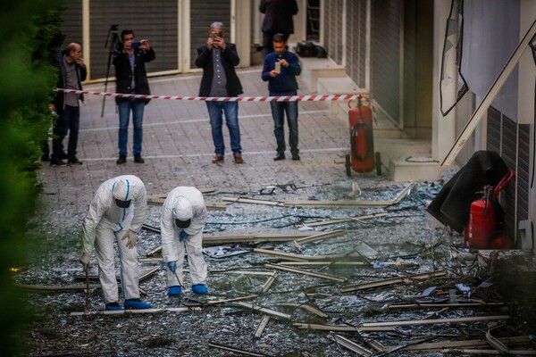 Καταστροφές στα γραφεία του ΣΚΑΪ από την έκρηξη της βόμβας